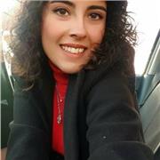 Studentessa universitaria diplomata al liceo classico impartisce lezioni di italiano e storia per gli studenti di scuole elementari e medie